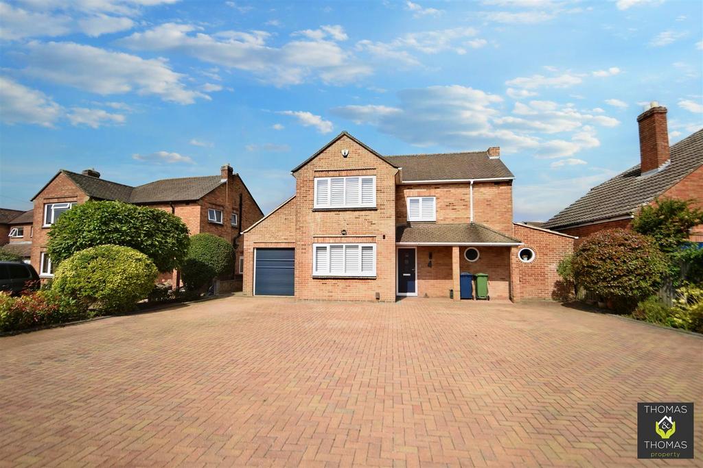 Chosen Drive, Churchdown 3 bed detached house £475,000