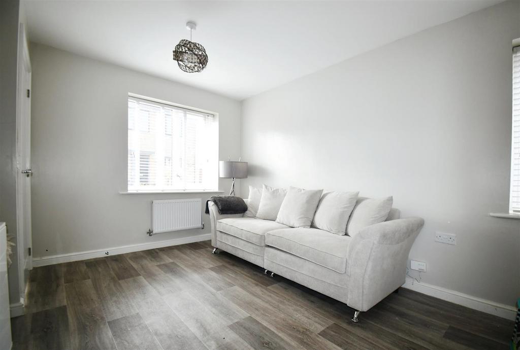Finchley Close, Hull 3 bed end of terrace house for sale £160,000