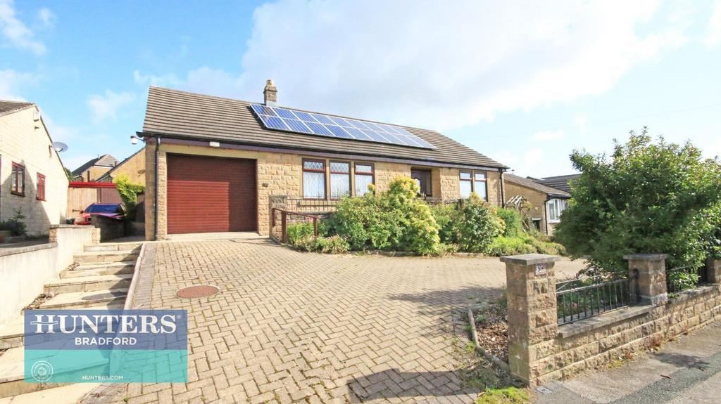 Moor Close Road, Queensbury... 3 bed detached bungalow £260,000