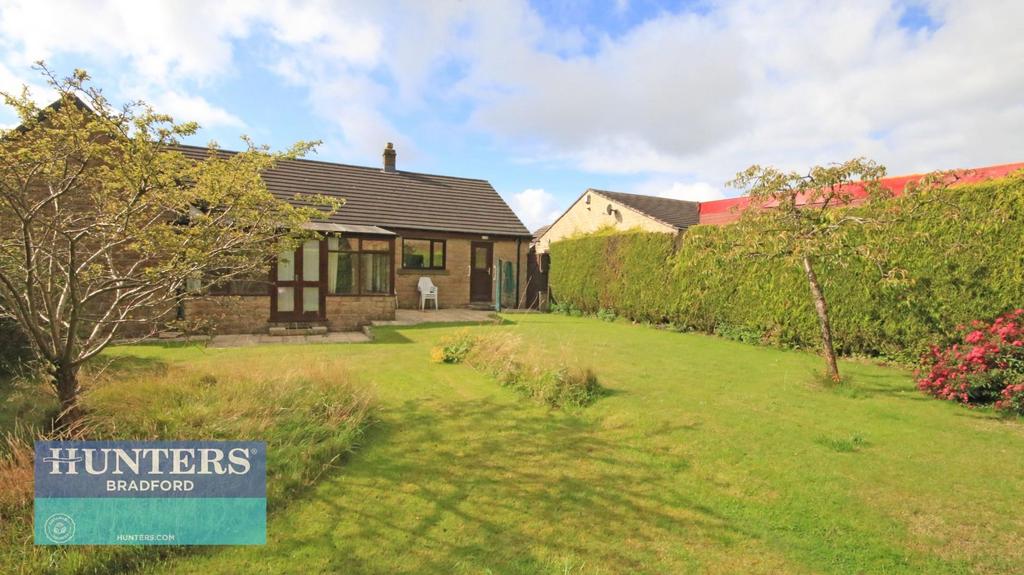 Moor Close Road, Queensbury... 3 bed detached bungalow £260,000
