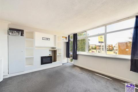 3 bedroom flat for sale, Cypress Court, Frindsbury