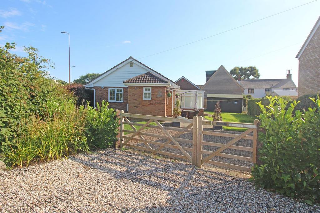 Fishers Green, Stevenage, SG1 2JA 2 bed detached bungalow £625,000