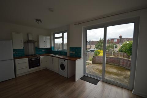 3 bedroom terraced house to rent - Willrose Crescent, London, SE2