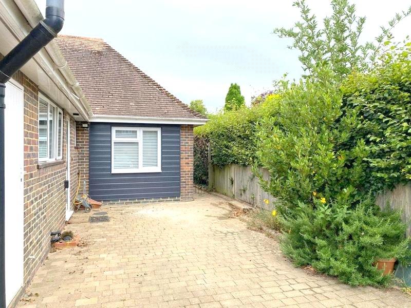 The Parkway, Rustington, Littlehampton, West Sussex 1 bed property £