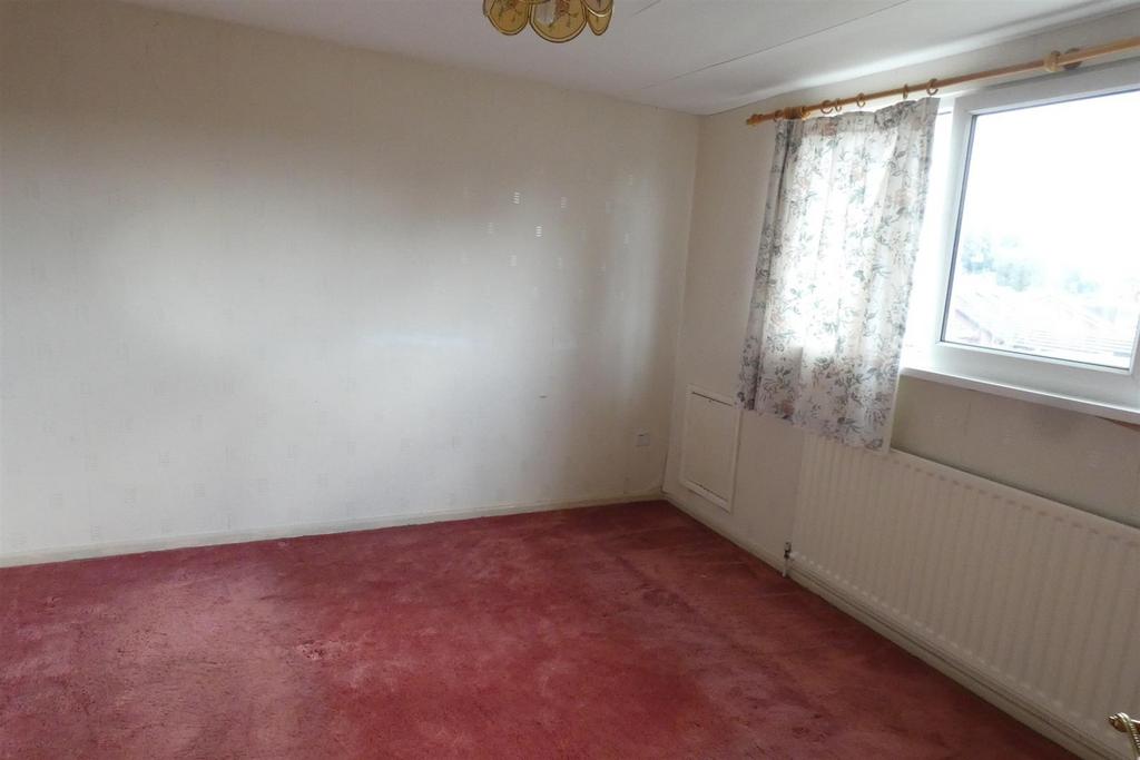 Ness Grove, Cheadle, StokeOnTrent 3 bed detached house for sale £