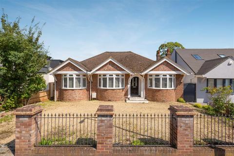 4 bedroom detached bungalow to rent - Clewer Hill Road, Windsor