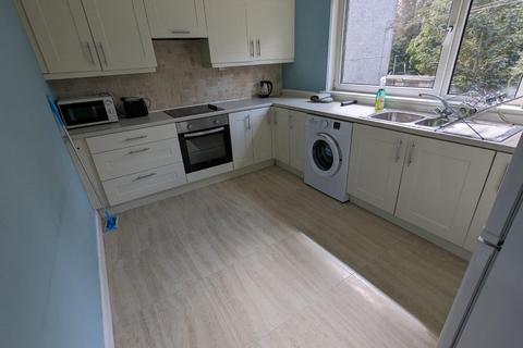 35 Dykes Road, Penicuik, EH26 0JD