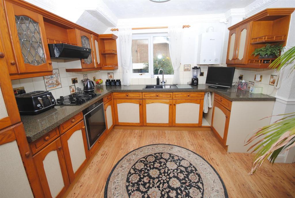 7moorgatedrivekitchen.JPG
