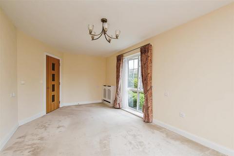 1 bedroom apartment for sale, Roslyn Court, Lisle Lane, Ely, Cambridgeshire, CB7 4FA