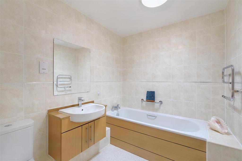 8566431-interior19.JPG