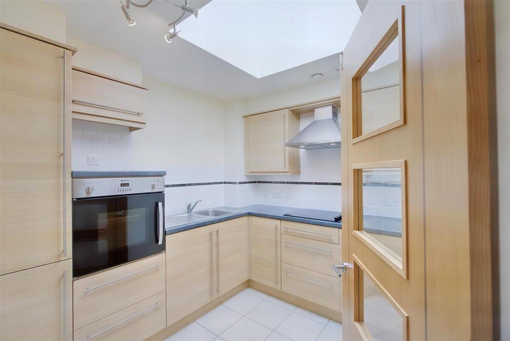 8566431-interior13.JPG