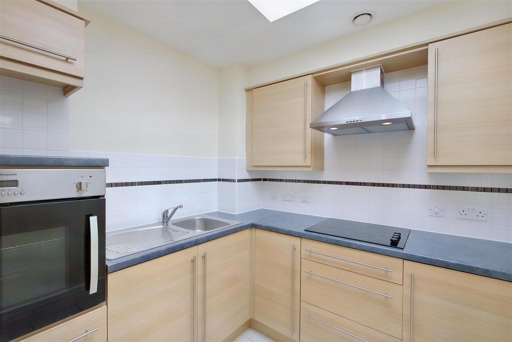 8566431-interior16.JPG