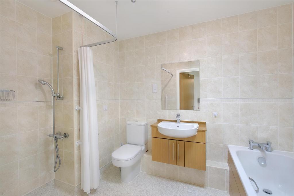 8566431-interior17.JPG