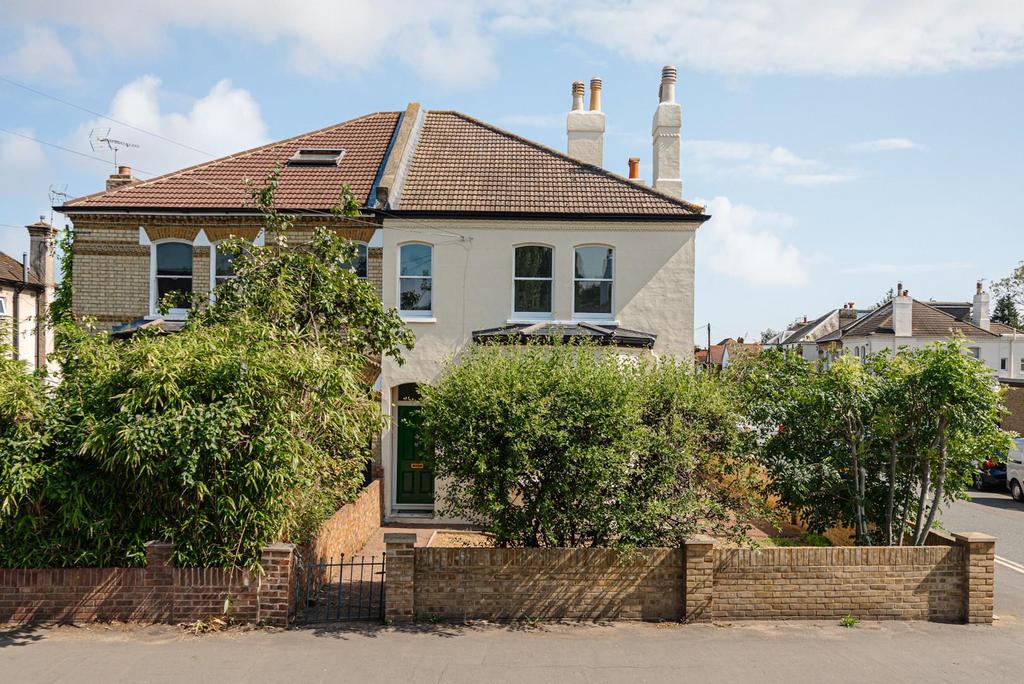 Chessington Road, Ewell, 4 bed semidetached house for sale £800,000