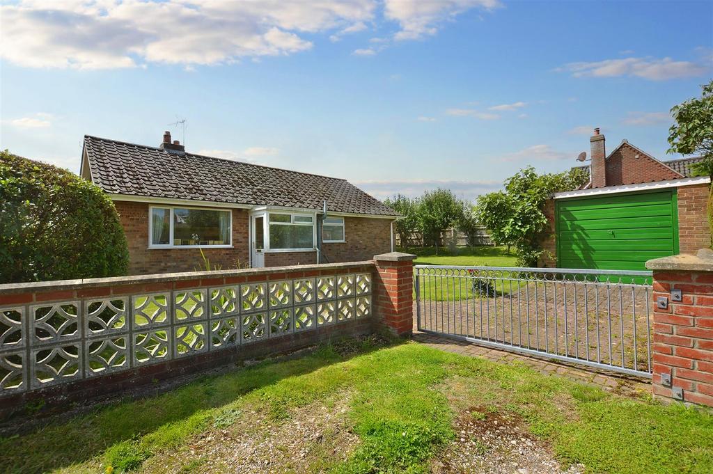 Melrose Drive, The Street, Aylmerton 2 bed detached bungalow for sale £350,000