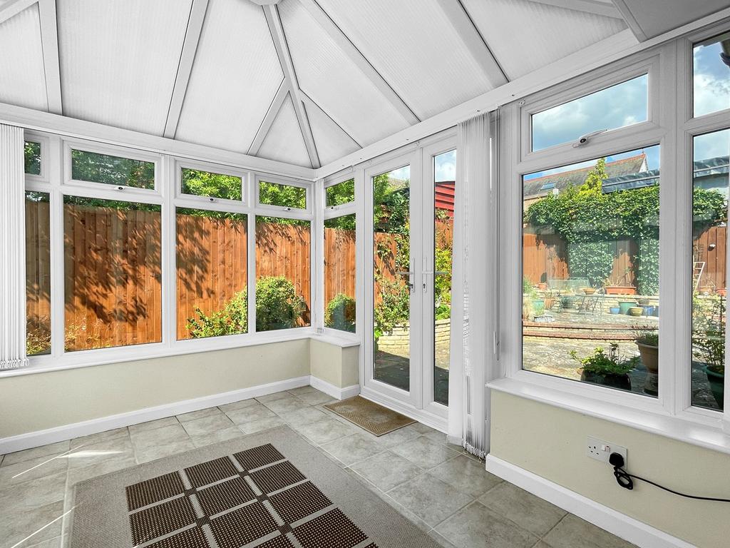 Ernest Road, Wivenhoe, Colchester, CO7 2 bed detached bungalow for sale