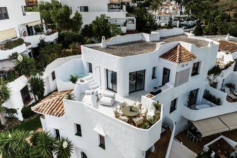 2 bedroom penthouse, Las Lomas del Marbella Club, Marbella, Malaga