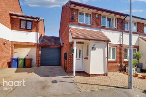 13 Brevet Close, Purfleet, RM19 1RW