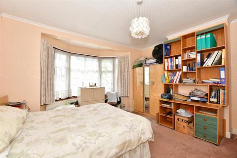 62 Endlebury Road, London, E4 6QG