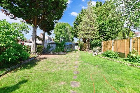 62 Endlebury Road, London, E4 6QG