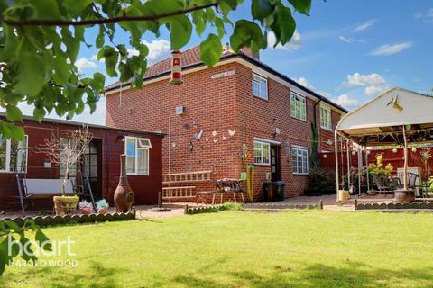 6 Ellmore Close, Romford, RM3 7DA