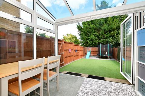 35 Hamond Close, South Croydon, CR2 6BZ