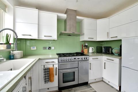 35 Hamond Close, South Croydon, CR2 6BZ