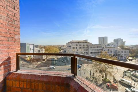 3 bedroom apartment to rent - Cresta House,  Finchley Road, Belsize Park, London, NW3