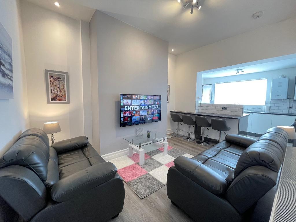 Jackson Street, North Shields. * HOLIDAY LET APARTMENT * 4 bed