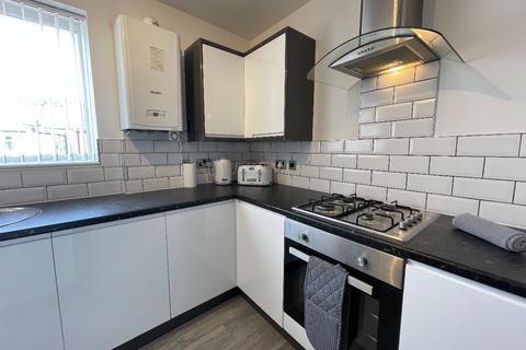 4 bedroom apartment to rent, Jackson Street, North Shields.  * HOLIDAY LET APARTMENT  *