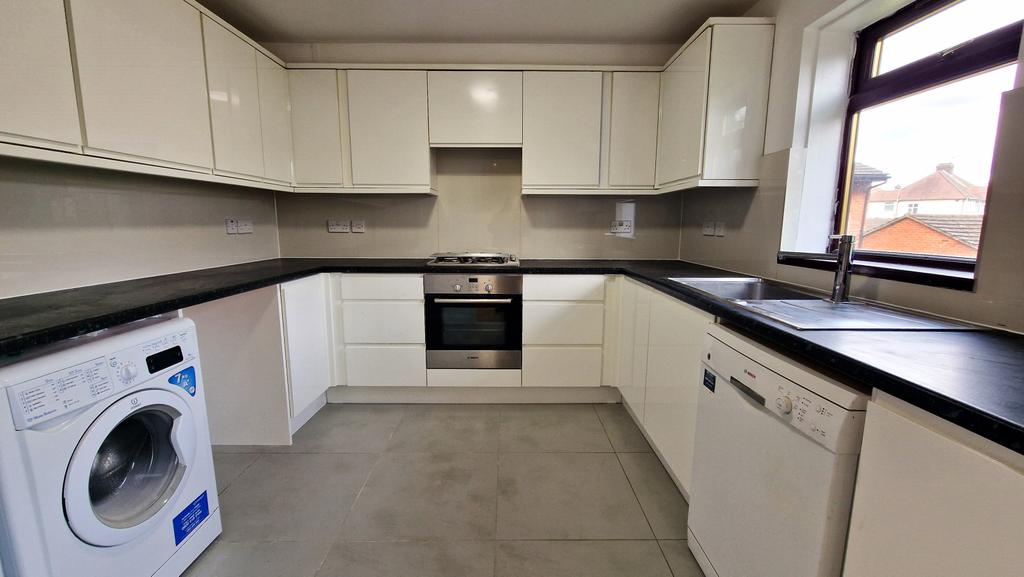 2 Bedroom Flat With Garage En-Block