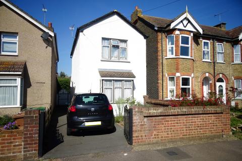 19 Salcombe Road, Ashford, TW15 3BS