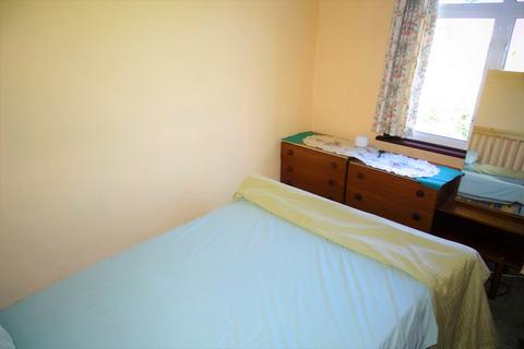 19 Salcombe Road, Ashford, TW15 3BS