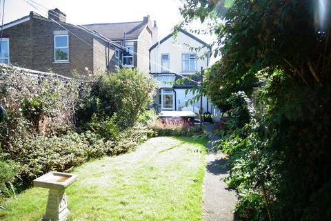 19 Salcombe Road, Ashford, TW15 3BS
