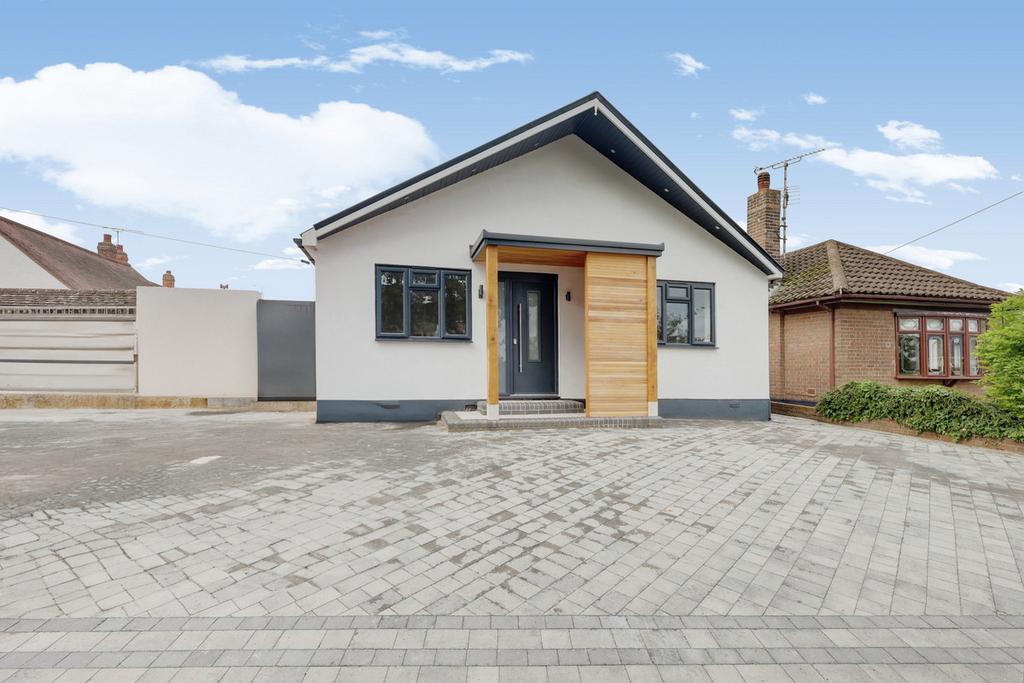Olive Avenue, Leighonsea, SS9 4 bed detached bungalow £700,000