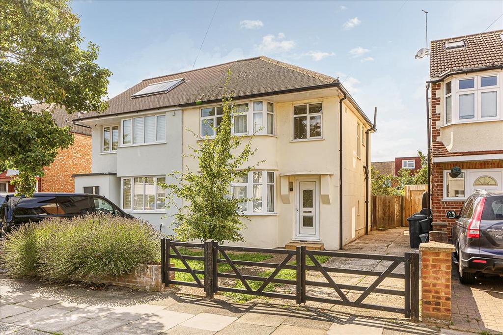 Barmouth Avenue, Perivale, UB6 3 bed house for sale £575,000