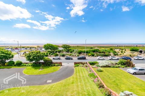 2 bedroom flat for sale, South Promenade, Lytham St Annes, Lancashire