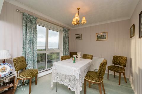 2 bedroom flat for sale, South Promenade, Lytham St Annes, Lancashire