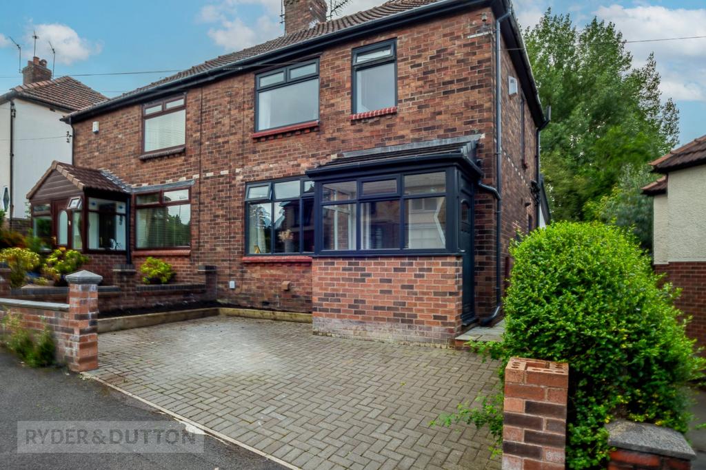 Hillside Avenue, Grotton, Saddleworth, OL4 3 bed semidetached house