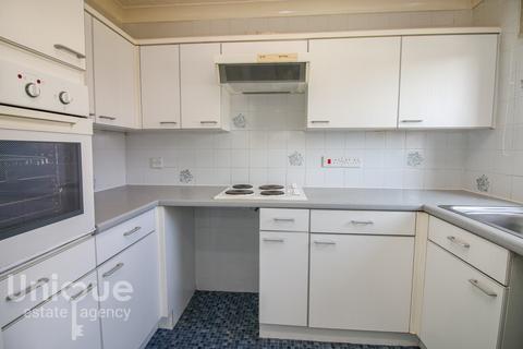 2 bedroom apartment for sale - Lemon Tree Court, Clifton Drive North, Lytham St. Annes, FY8