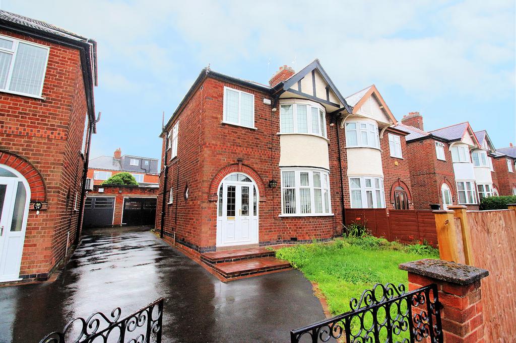 Petworth Drive, Leicester, LE3 3 bed semidetached house for sale £