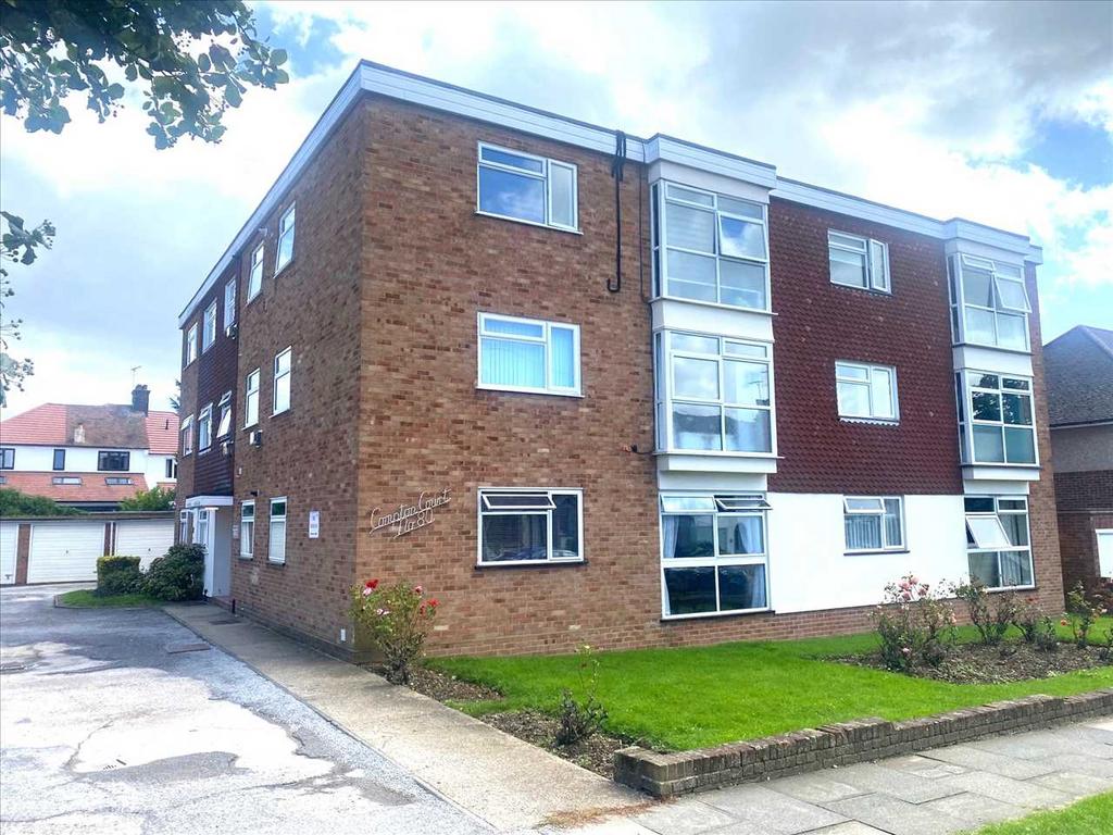 80 Canvey Road, Leigh on Sea SS9 2 bed apartment £1,250 pcm (£288 pw)