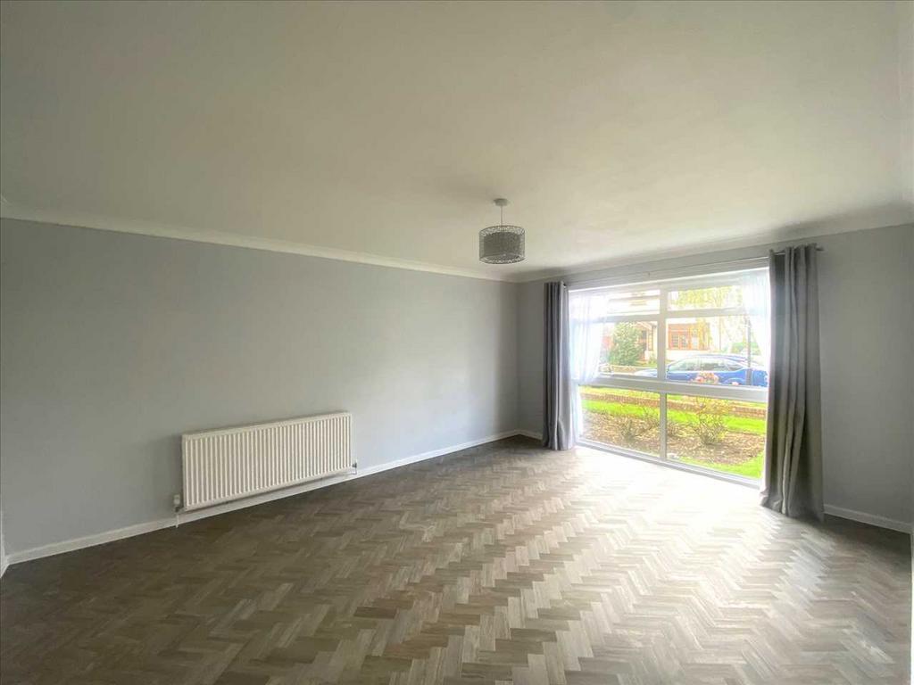 80 Canvey Road, Leigh on Sea SS9 2 bed apartment £1,250 pcm (£288 pw)