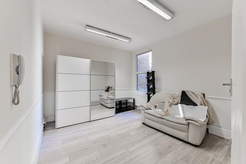Property to rent, London N13
