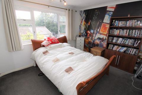 5, Heathdene Brighton Road, Burgh Heath, Tadworth, KT20 6AW