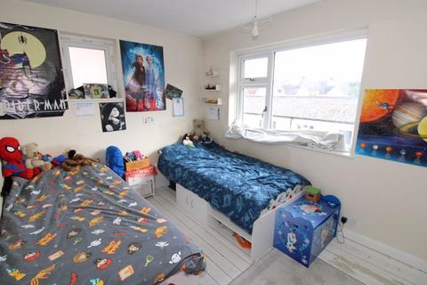 5, Heathdene Brighton Road, Burgh Heath, Tadworth, KT20 6AW