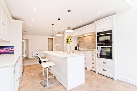 4 bedroom semi-detached house to rent, 4 Bedroom Semi-Detached House with Garden, Priory Street, Tonbridge
