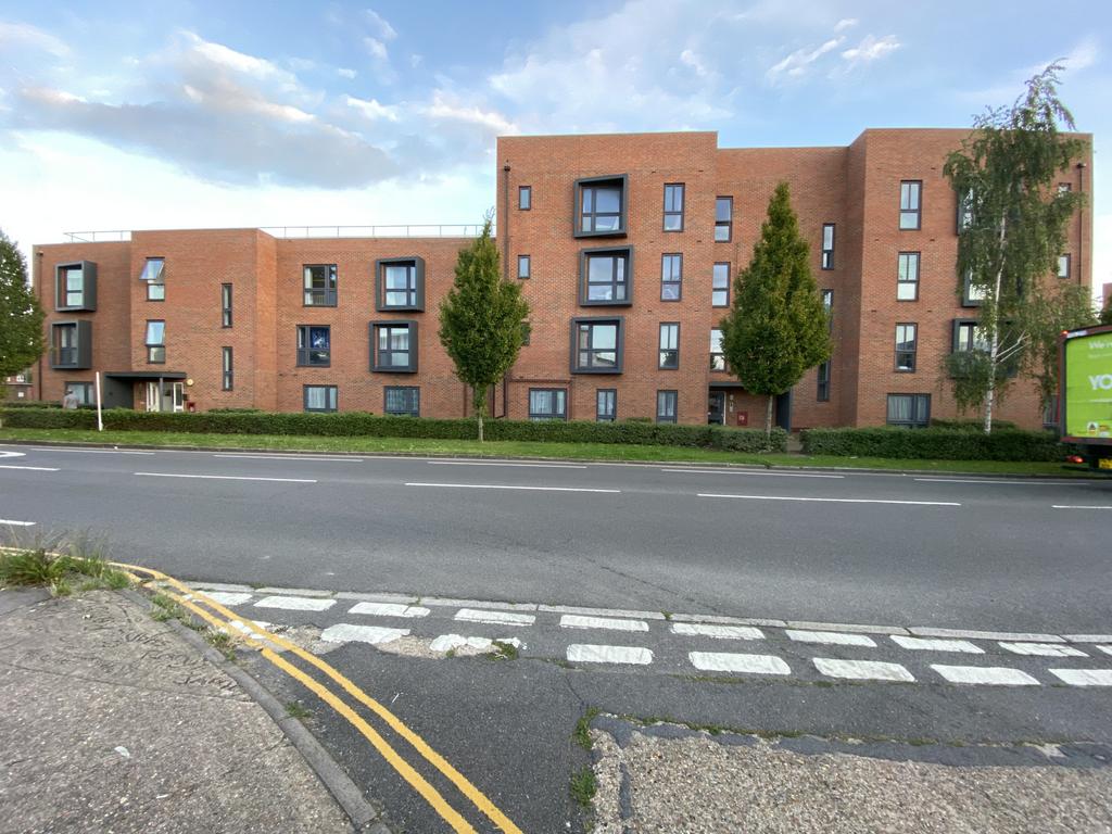 Sutton Hall Road, HOUNSLOW, Greater London, TW5 2 bed flat to rent £