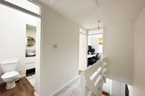 24 Lucerne Way, Romford, RM3 8BS