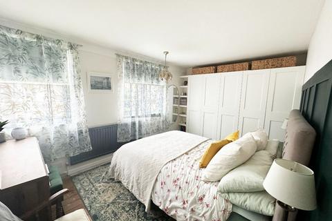 24 Lucerne Way, Romford, RM3 8BS